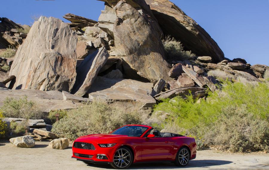  Ford Mustang Convertible 2015 года  (фото 5 из 7)